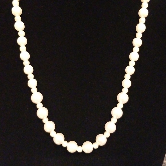 Vintage Pearl Necklace - Picture 2 of 8